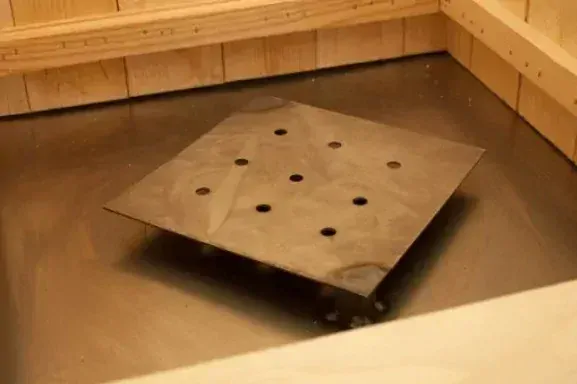 JUMON Dřevěná udírna zahradní 50x50x60 + topeniště dvířka komín