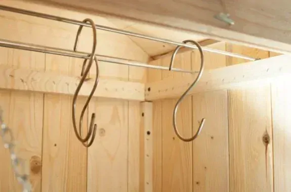 JUMON Dřevěná udírna zahradní 50x50x60 + topeniště dvířka komín