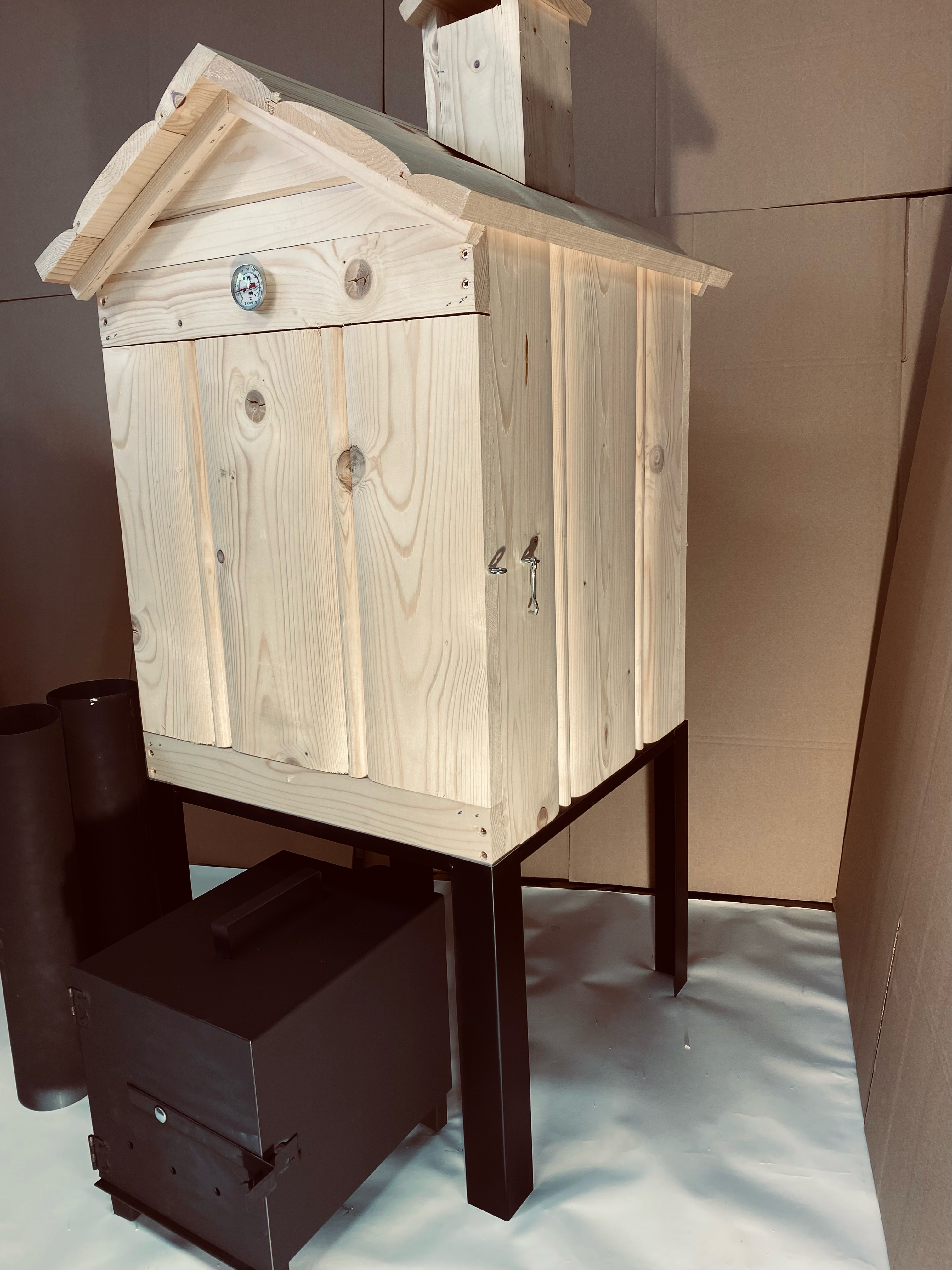 JUMON Dřevěná udírna zahradní 50x50x60 + topeniště dvířka komín NOVÝ MODEL