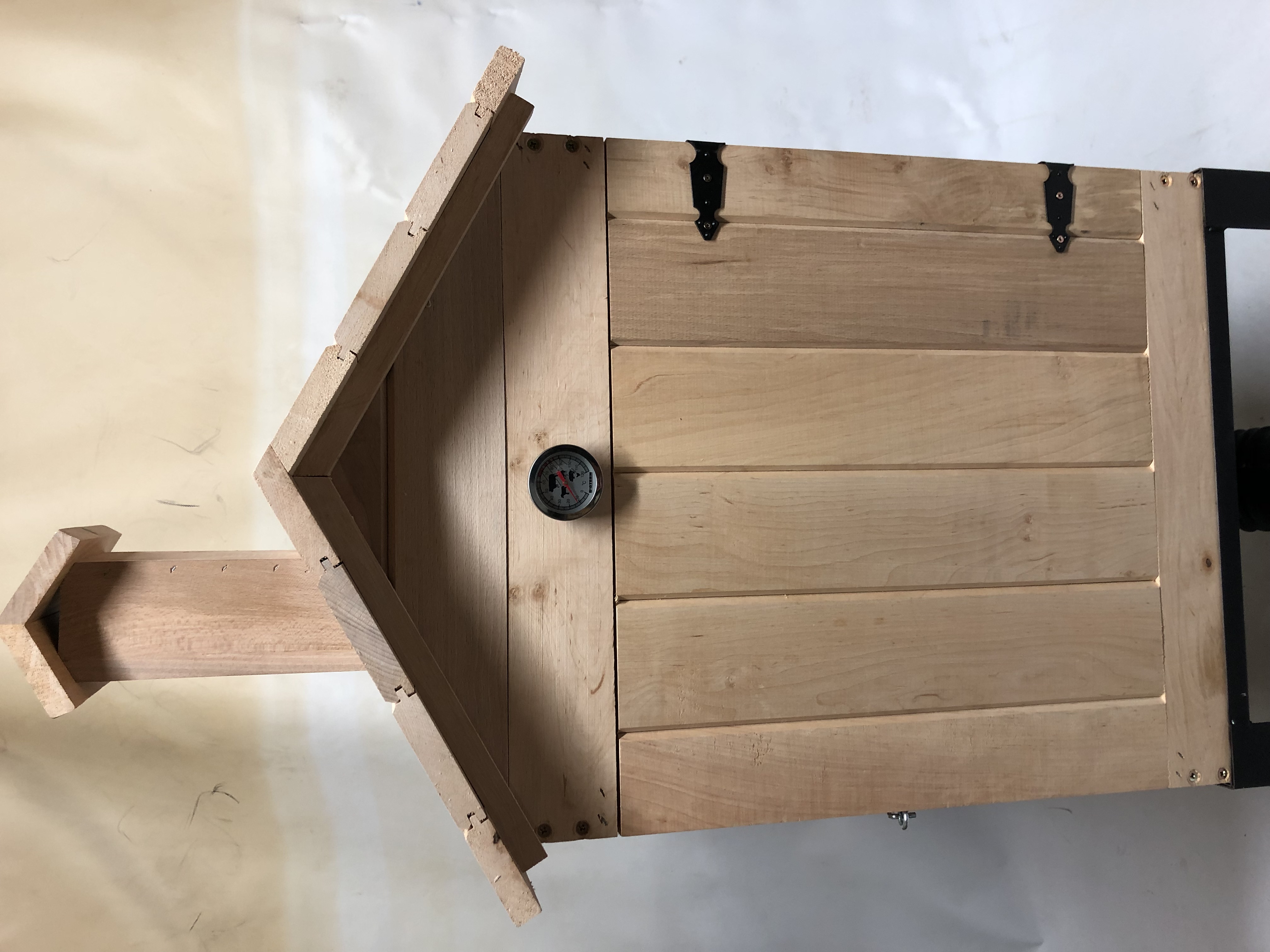 JUMON EXKLUZIVNÍ Dřevěná zahradní udírna z OLŠE 50x50x60 + topeniště dvířka komín