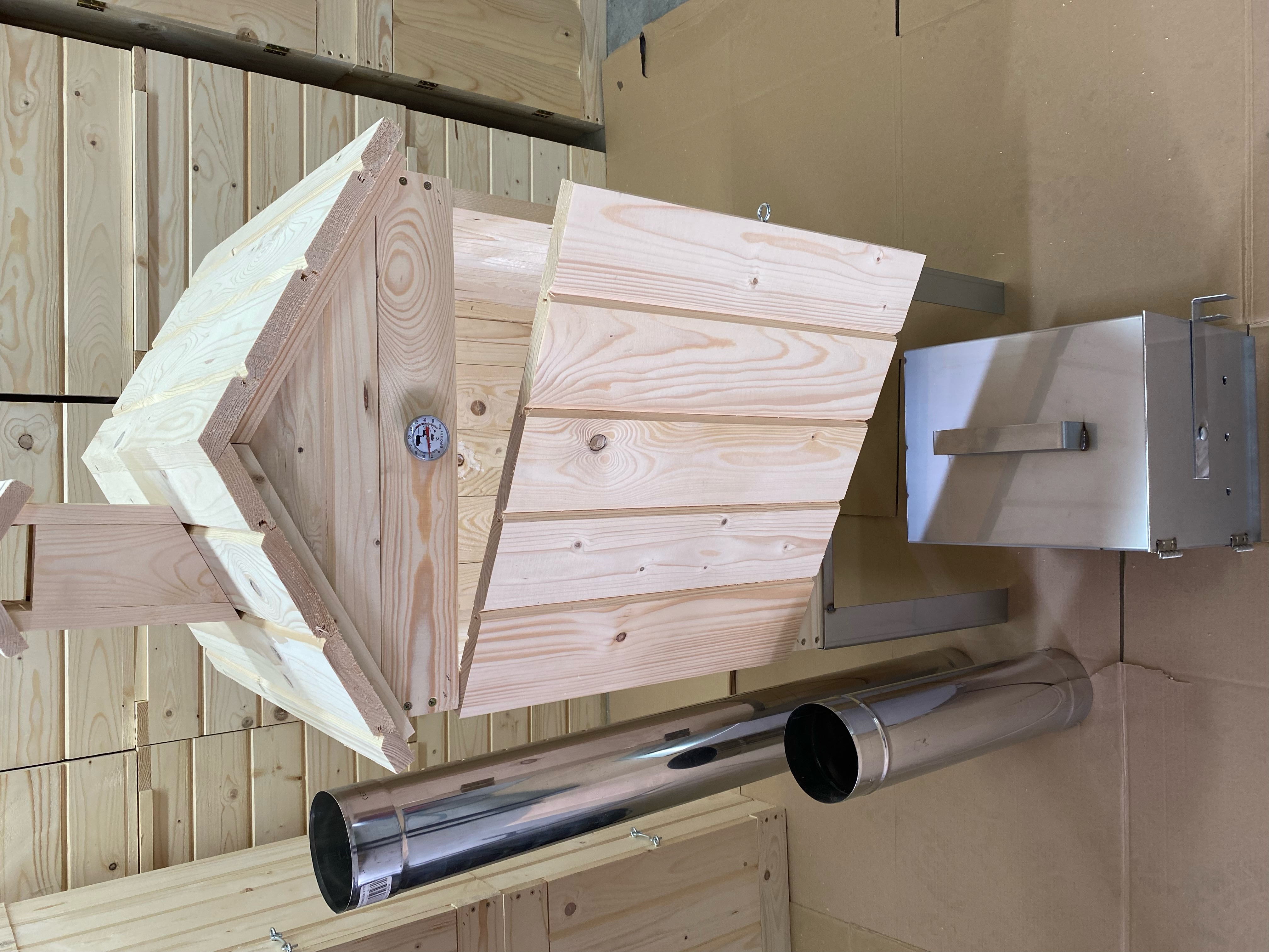 JUMON Dřevěná nerezová udírna zahradní 50x50x60 + topeniště dvířka komín