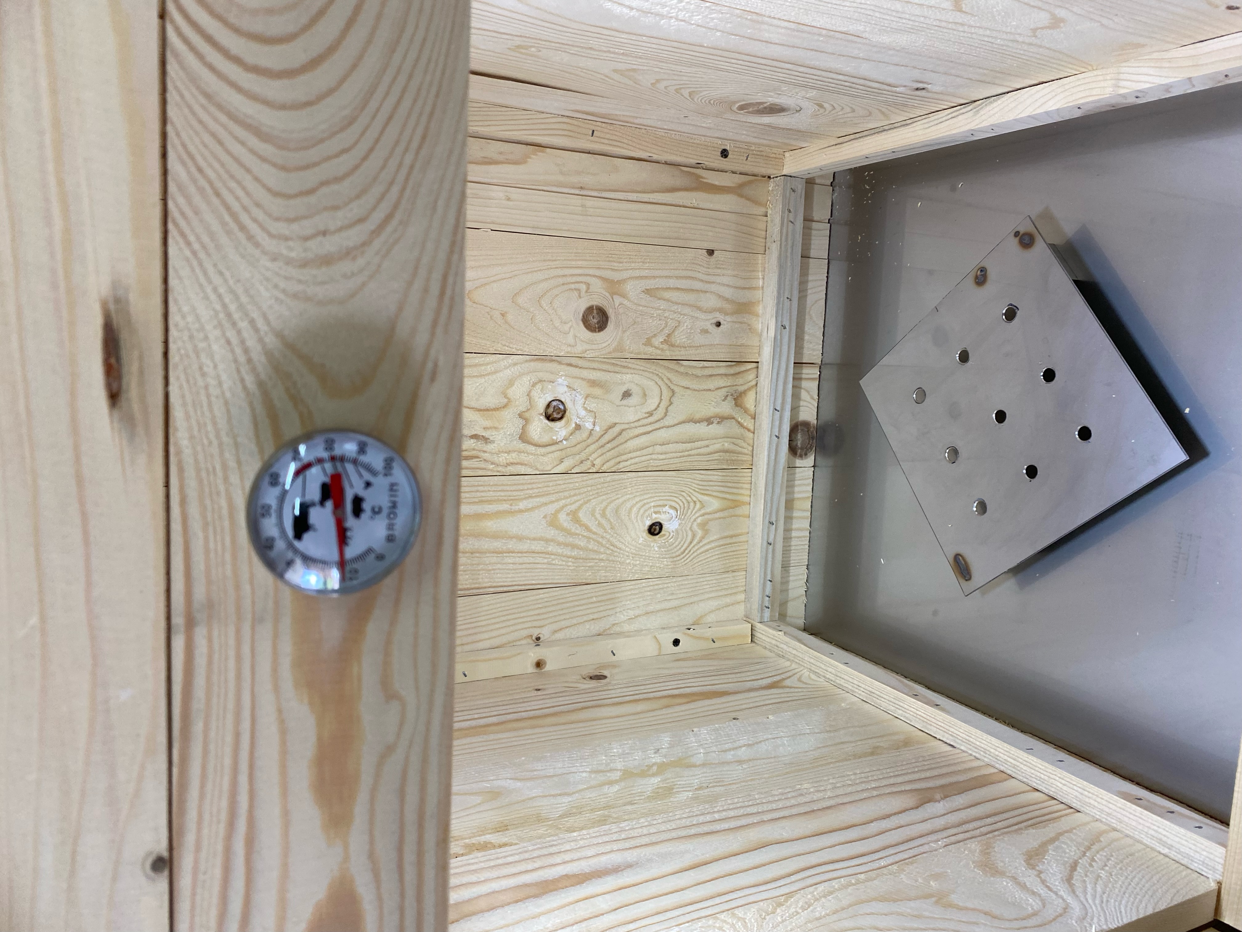 JUMON Dřevěná nerezová udírna zahradní 50x50x60 + topeniště dvířka komín